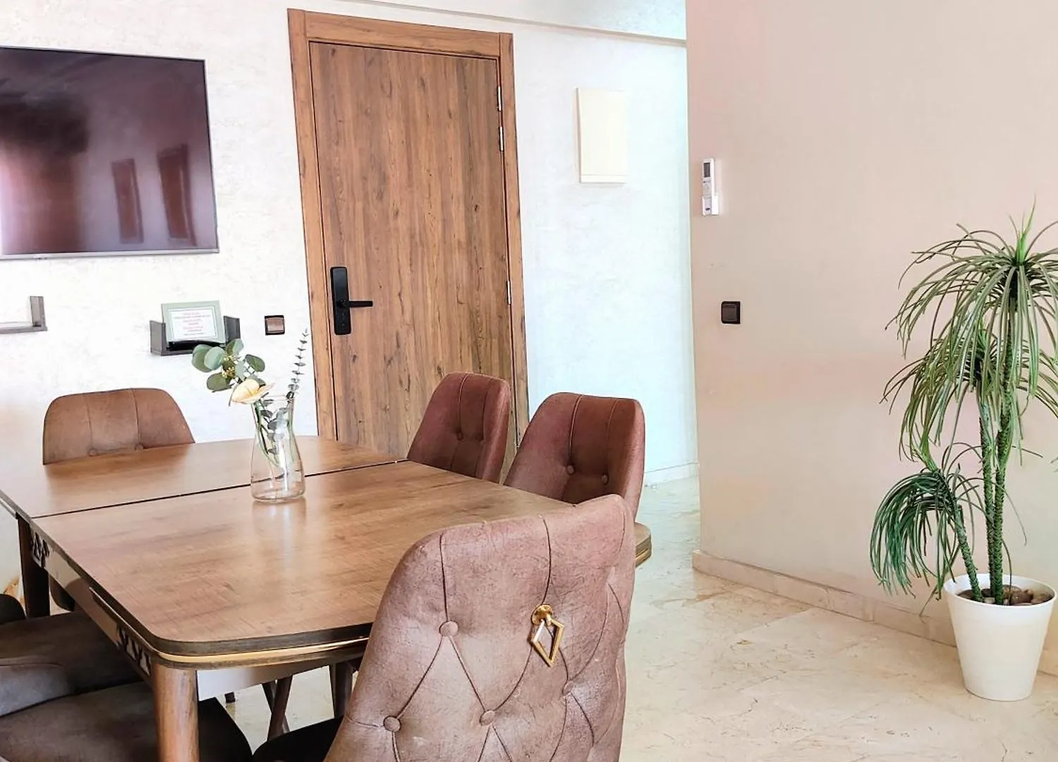 Chic Appartement A Gueliz Avec 2 Chambres & Piscine Marakéš