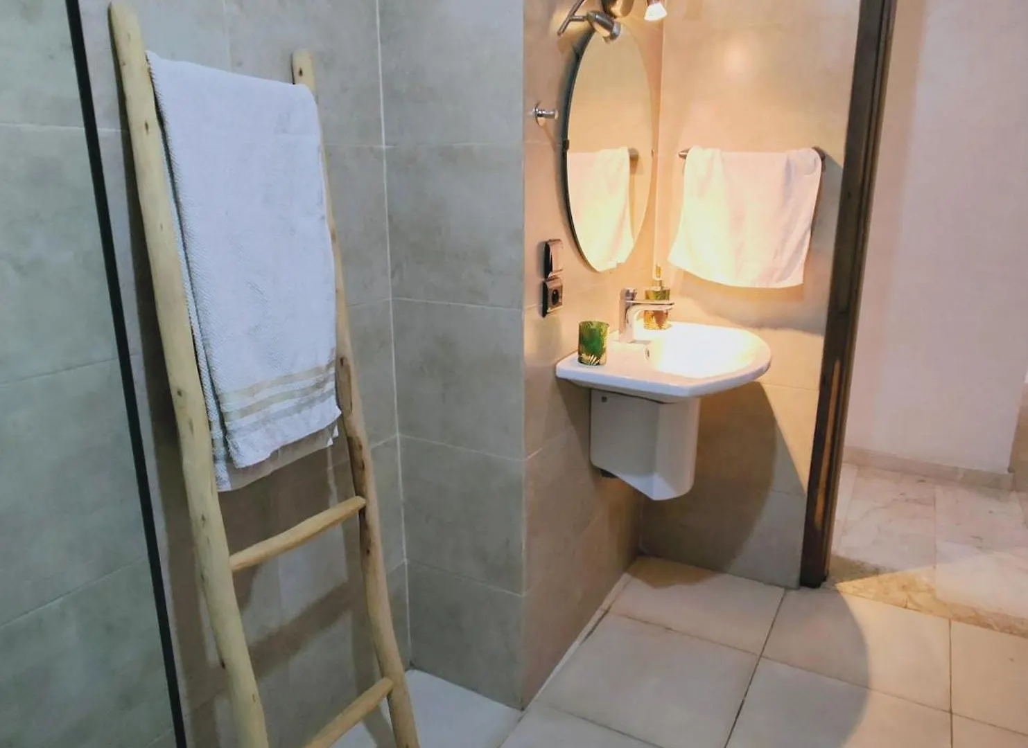 Chic Appartement A Gueliz Avec 2 Chambres & Piscine Marrakesh Apartment